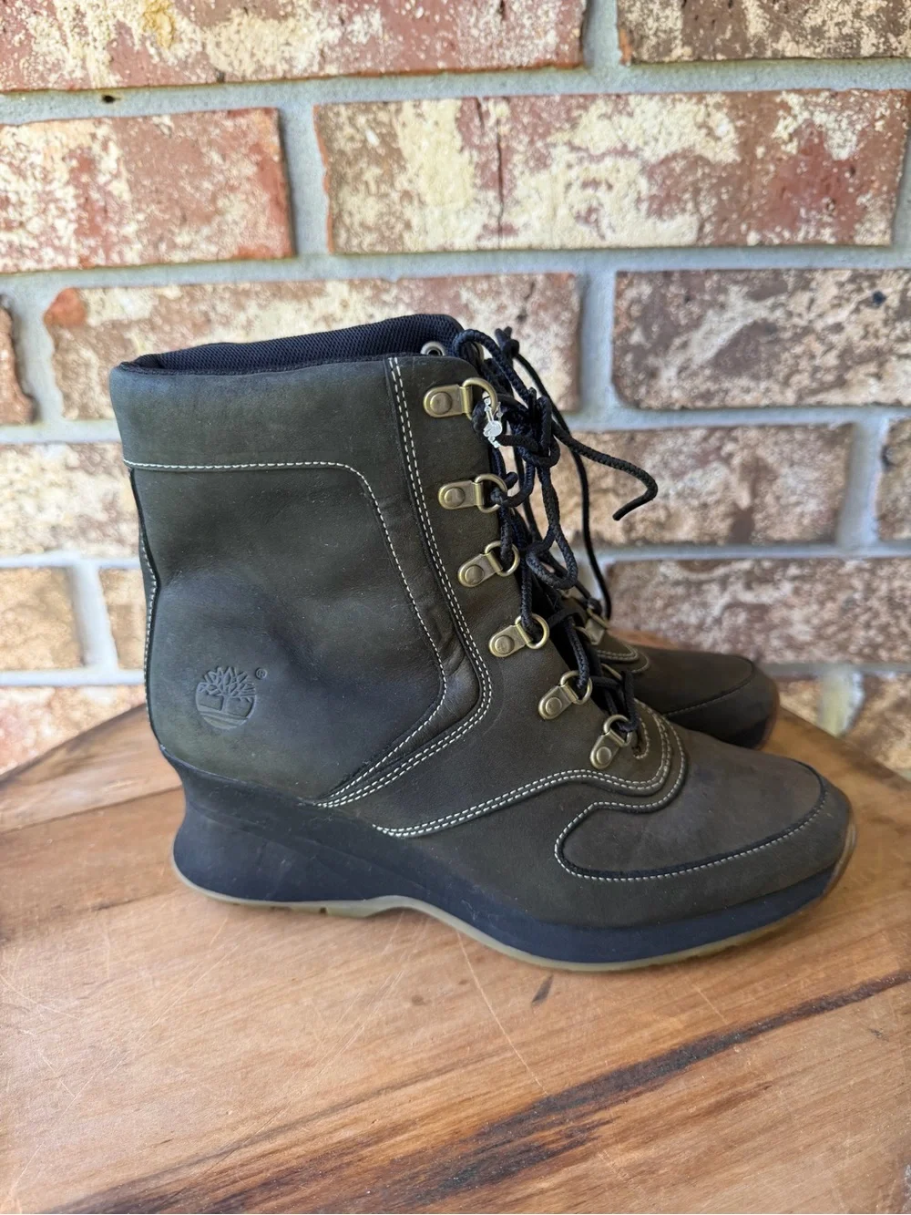 Timberland Women’s Black Leather Wedge Combat Boots Size 6.5 Medium Beautiful!